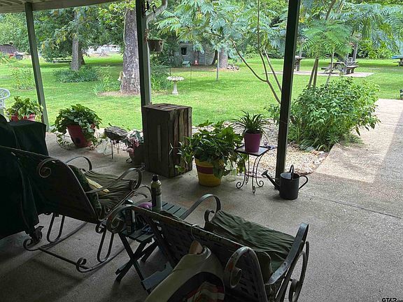 4th image of 609 E Quitman St