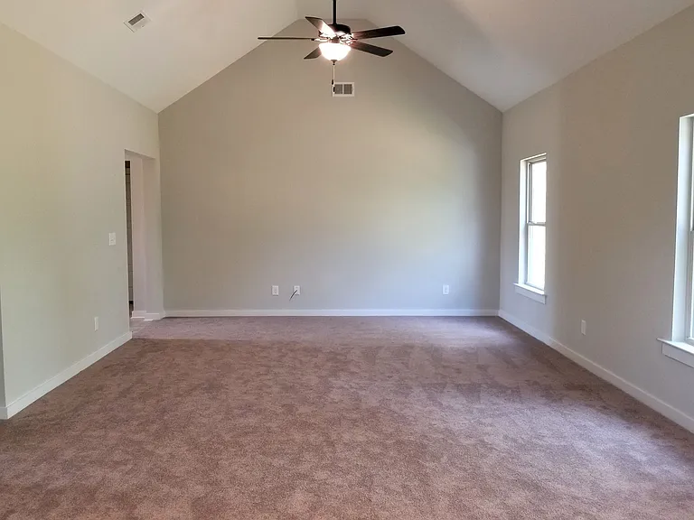 220 Elm Way — Photo 3