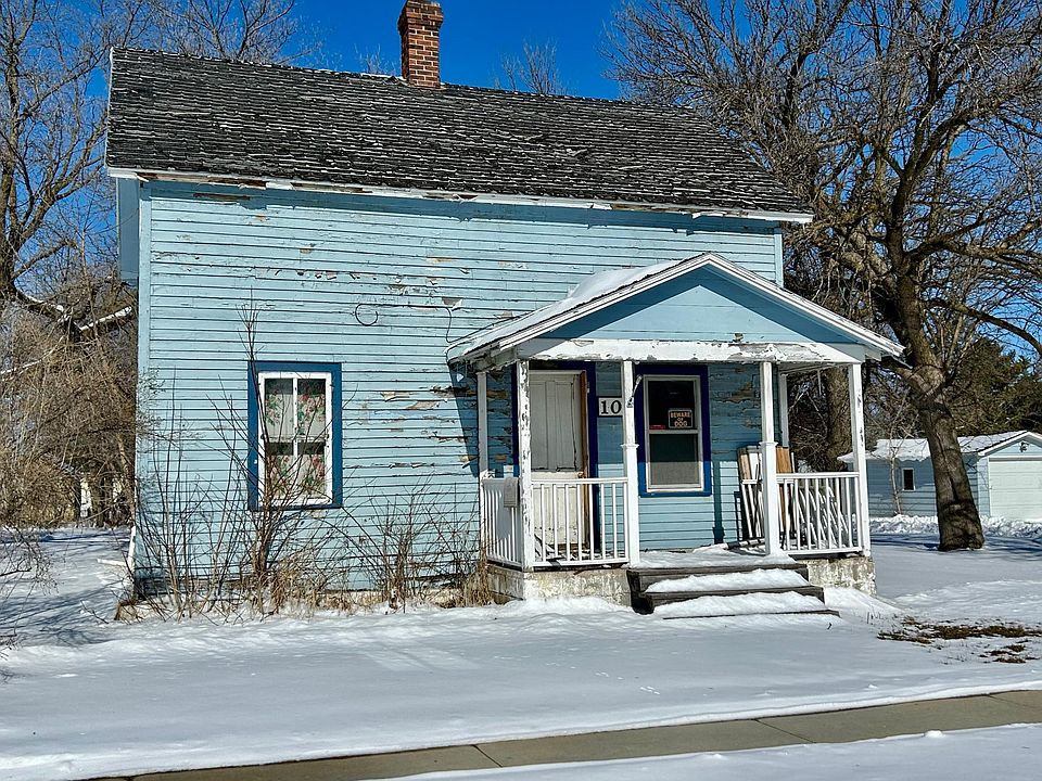 1st image of 107 Main Ave N