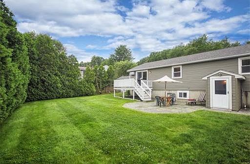 3rd image of 31 Longfellow Dr