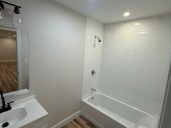 5th image of 386-388 Locust St #2E