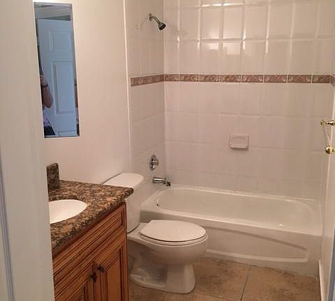 5th image of 221 NW 177th St