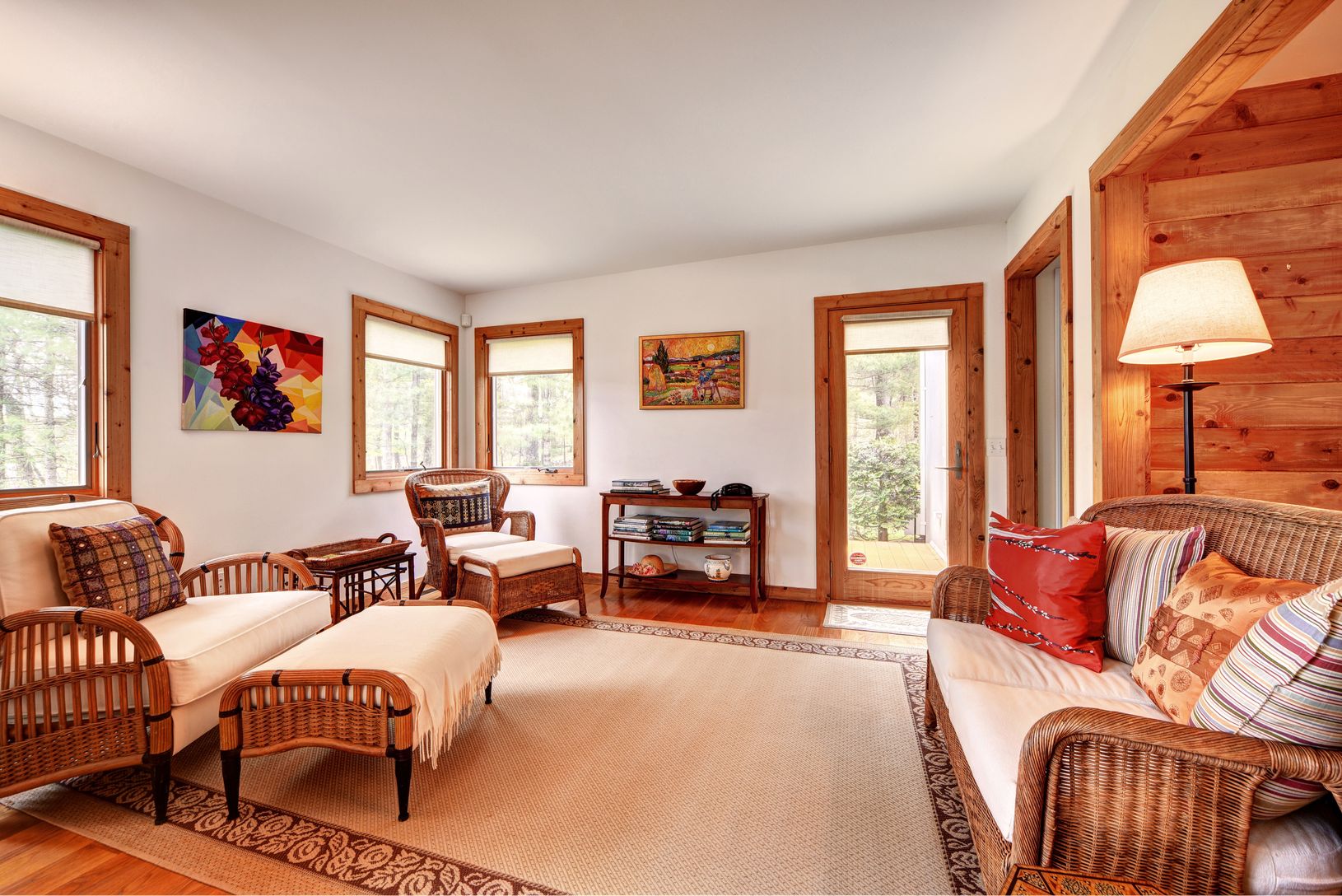  Secondary Sitting & Living Area
