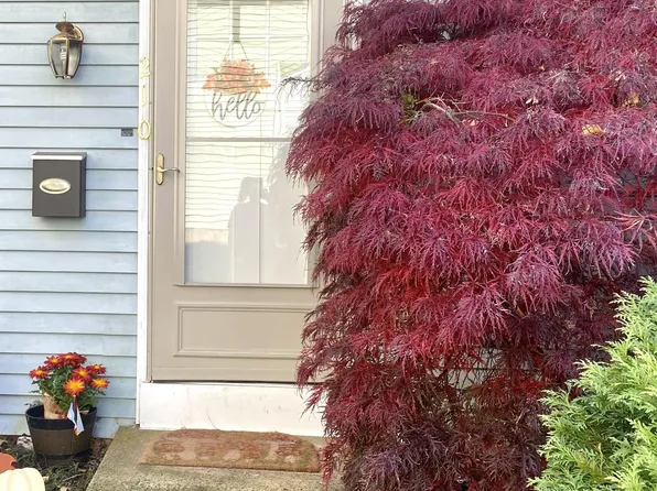 210 Franklin Ct, North Wales, PA 19454