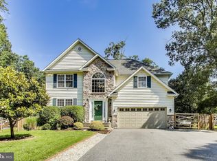 1002 Belgarden Ln, Pasadena, MD 21122
