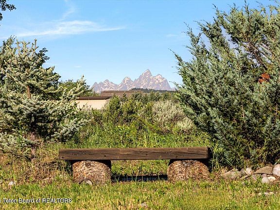4th image of 25777 N Yellowstone Trl