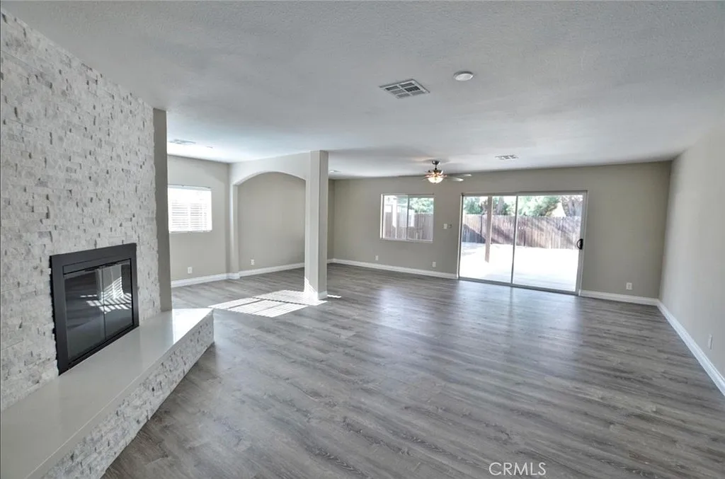 3 bed, 1424 sqft, $2,800 — Photo 1