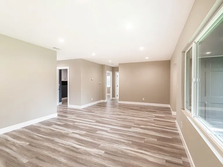 6633 Costello Ave — Photo 5