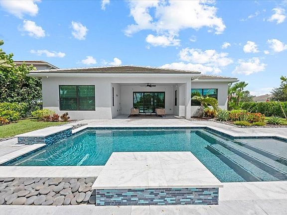 2nd image of 5577 Saint Armands Way
