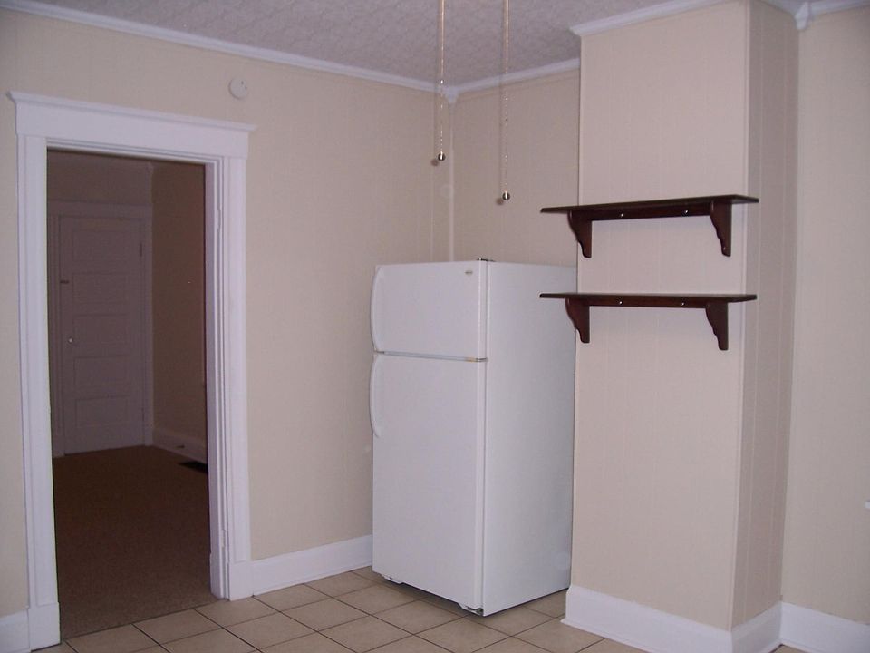 1st image of 3736 Elsmere Ave APT 1