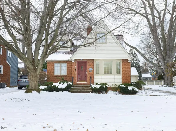 2564 Hampton Rd, Rocky River, OH 44116