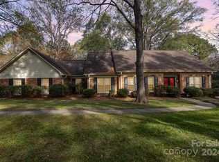 4711 McAlpine Farm Rd, Charlotte, NC 28226