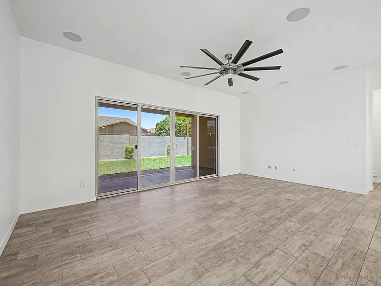 1360 W Joshua Tree Ave — Photo 23