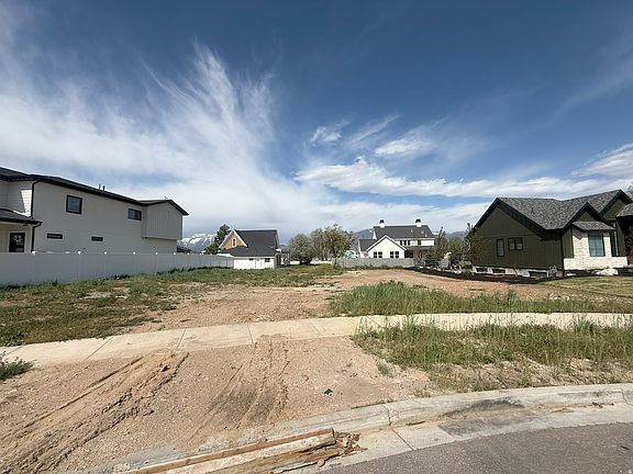 4th image of 2444 S Orchard Cir