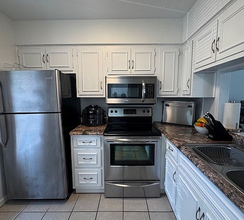Modern Kitchen, fully outfitted with granite counter tops and appliances as shown.