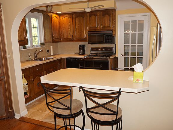 3rd image of 29 Parkview Dr