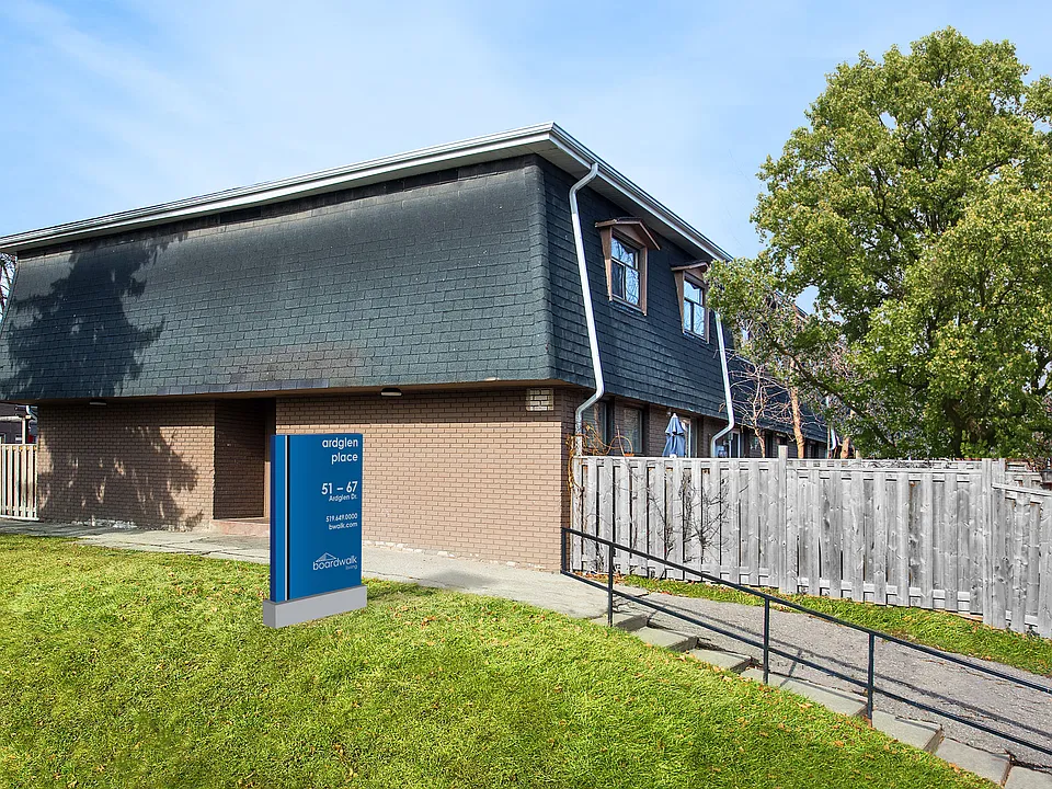 121 Ardglen Dr
