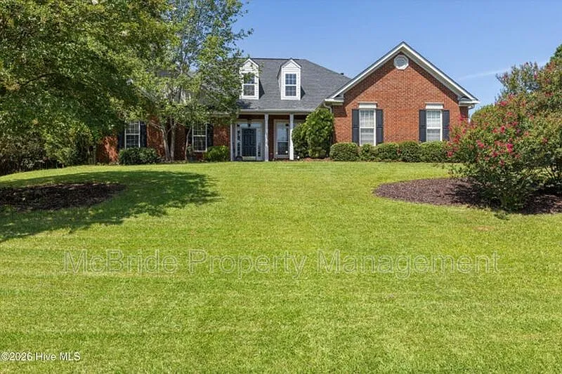 4 bed, 2.5 bath, 2658 sqft, $2,600 — Photo 1