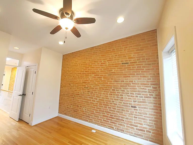 432 E Clement St — Photo 17