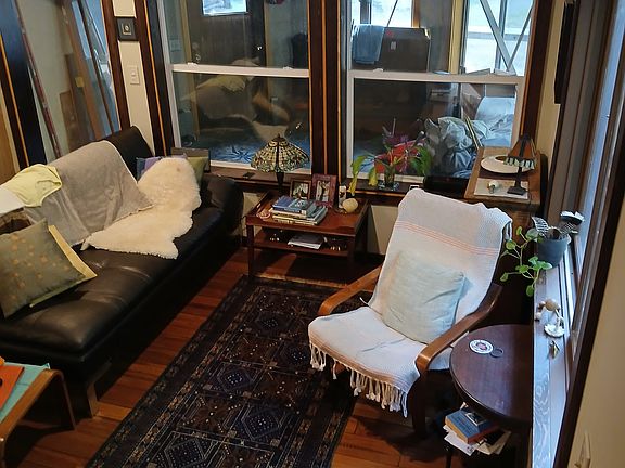 Livingroom and adjacent sunroom