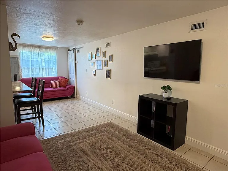 203 W Crest 1/2 Ave — Photo 5