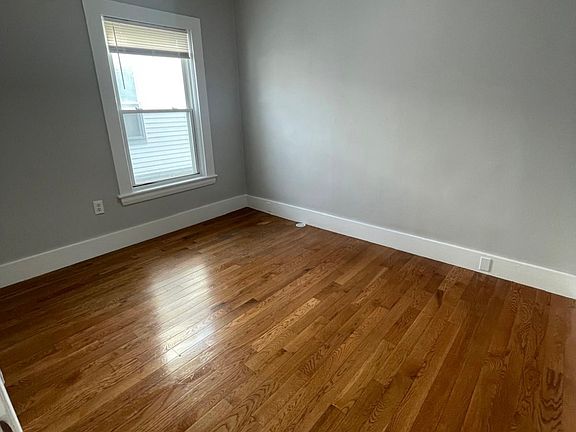 3rd image of 23 Bicknell St Floor 2
