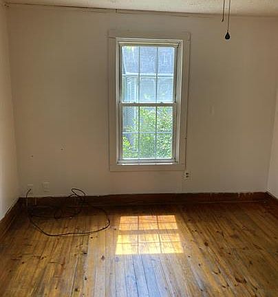 2nd image of 1413 E 18th St
