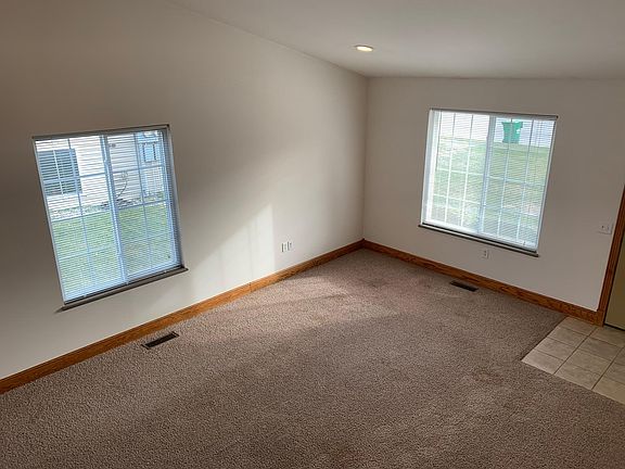 4th image of 9683 Little Creek Ct