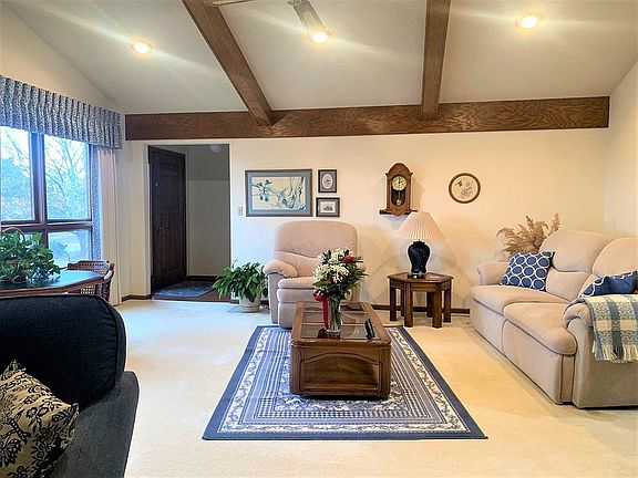Living Rm Toward Main Entrnc