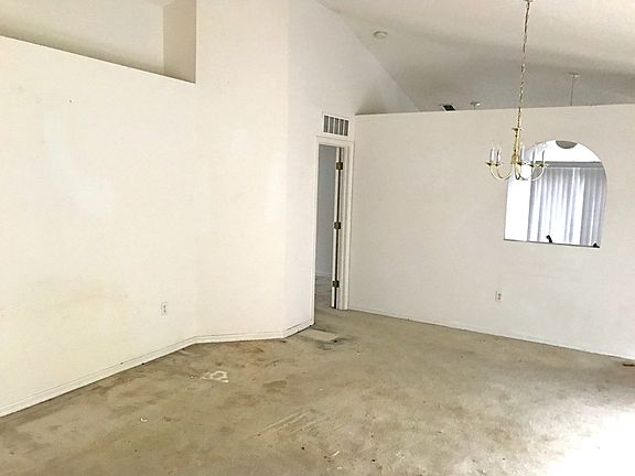4th image of 2127 Whispering Trails Blvd