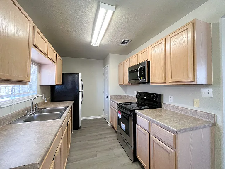3307 Southhill Dr — Photo 6