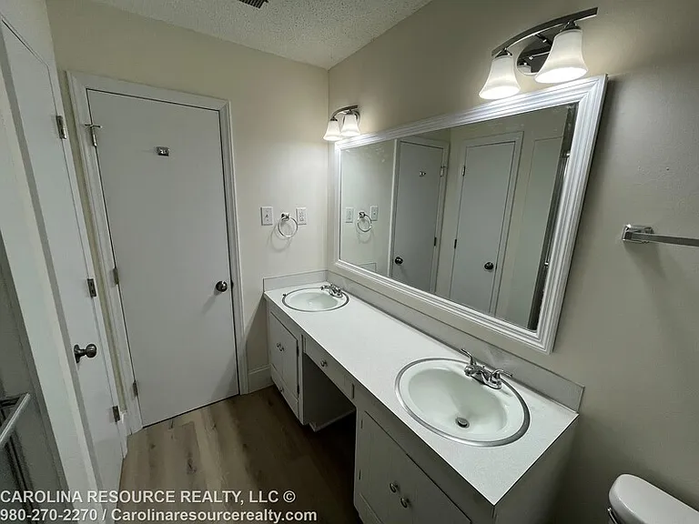 4535 Dawnwood Dr — Photo 18