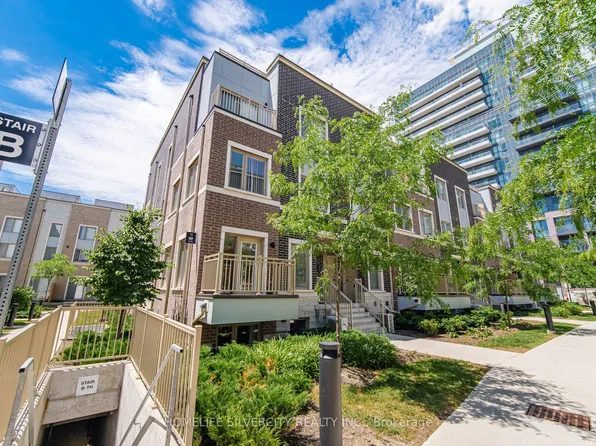 11 Honeycrisp Cres #13, Vaughan, ON L4K 0N7