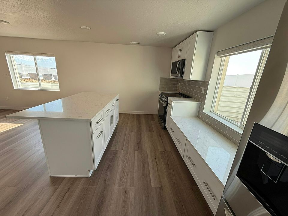 Kitchen Island with White cabinets and Quartz Countertop