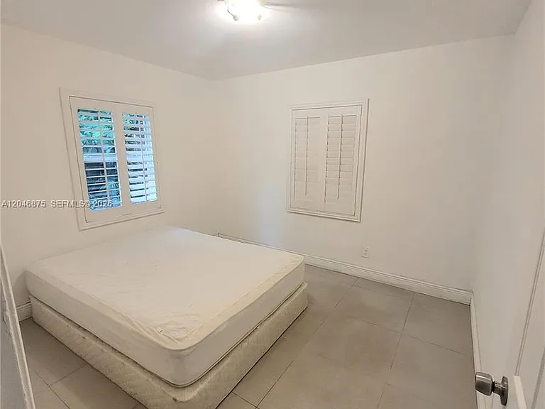 1132 Moffett St — Photo 15