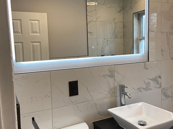 4th image of 12 Beaumont Pl #18