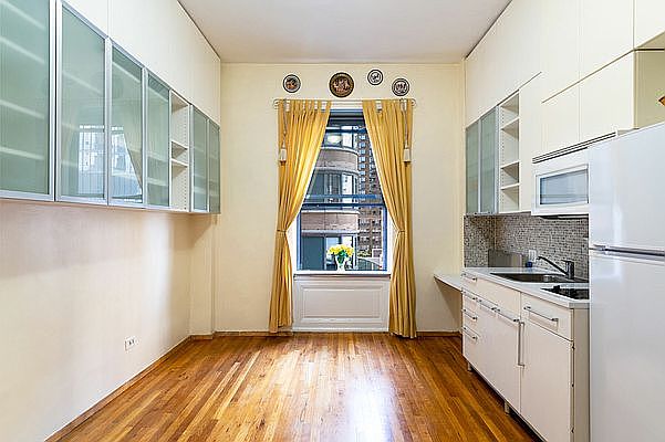 1st image of 140 W 69th St APT 62A