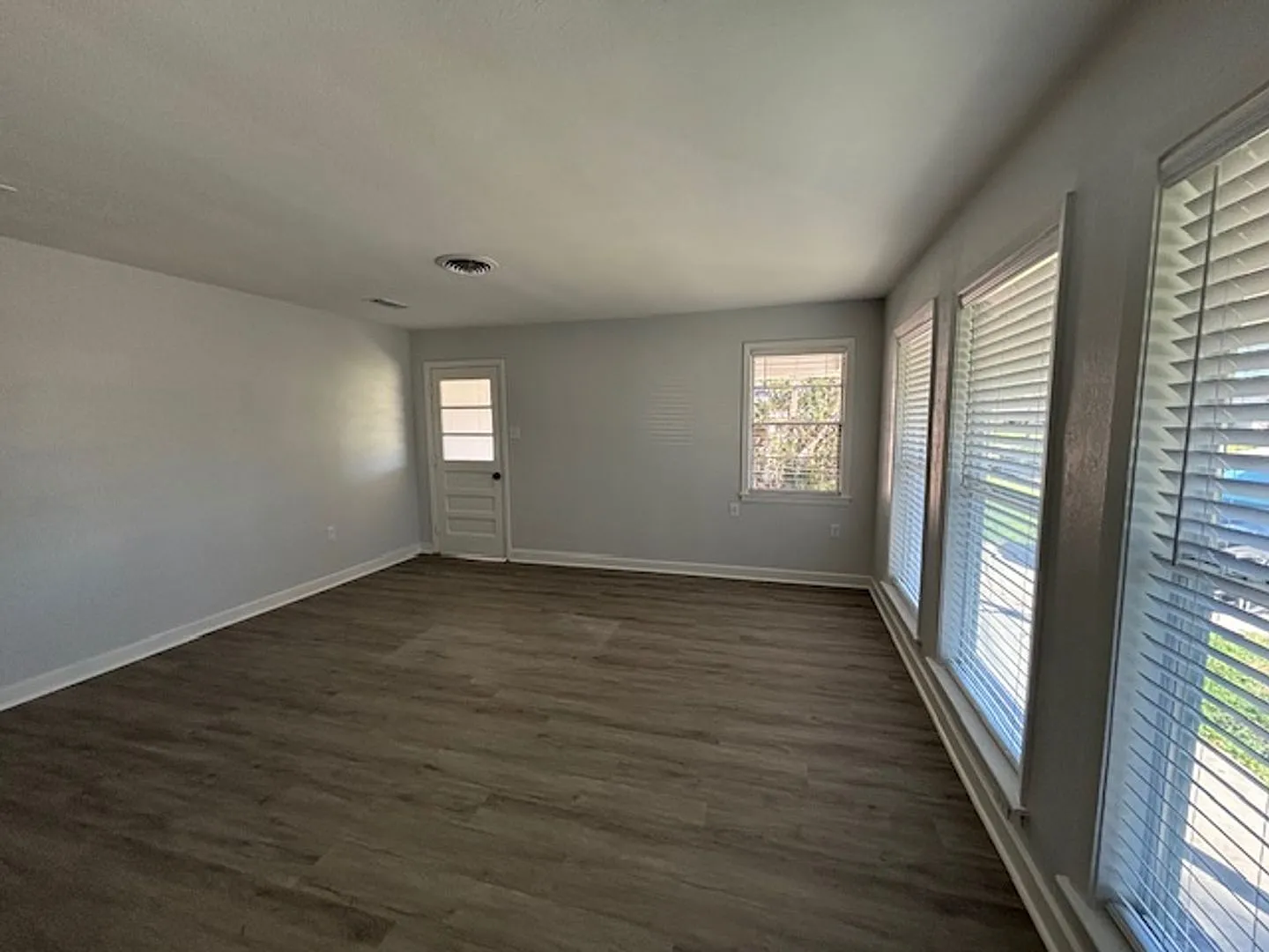 Major Price Drop!! Stunning 3 Bedroom 2 Bath Home In Baton Rouge, la — Photo 2