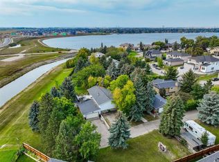 1153 E Lakeview Rd, Chestermere, AB T1X 1B1