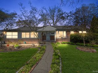 22711 Chapoton St, Saint Clair Shores, MI 48080