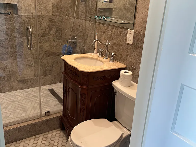 1450 Leavenworth St — Photo 12