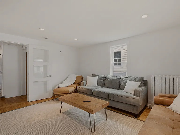59 Houston Ave — Photo 9