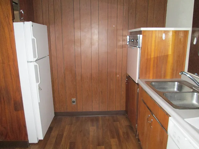 2237 Lakeshore Dr — Photo 4