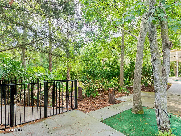 1770 Victoria Chase Ct — Photo 29