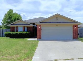 10640 Shadywood Dr, Fort Worth, TX 76140