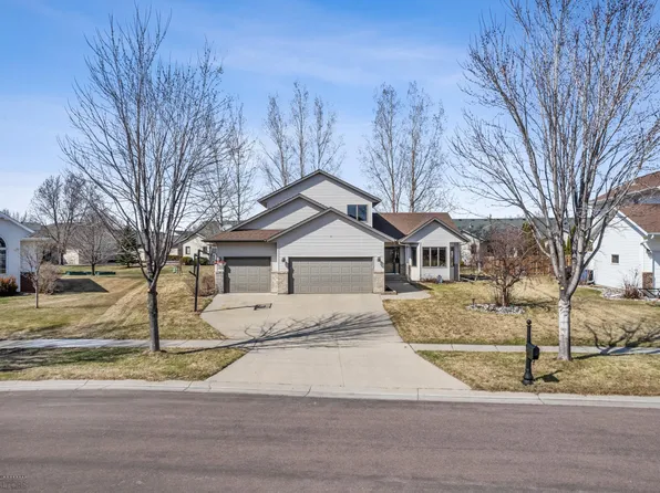 1553 61st Ave S, Fargo, ND 58104