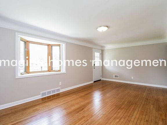 4th image of 256 W Crest Dr