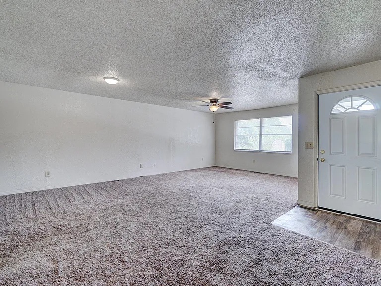529 N Blackwelder Ave #529 — Photo 2