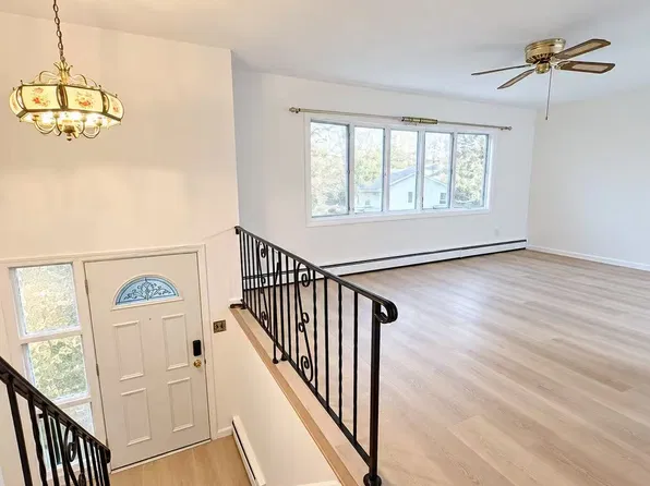 10 Brokaw Ave, Floral Park, NY 11001