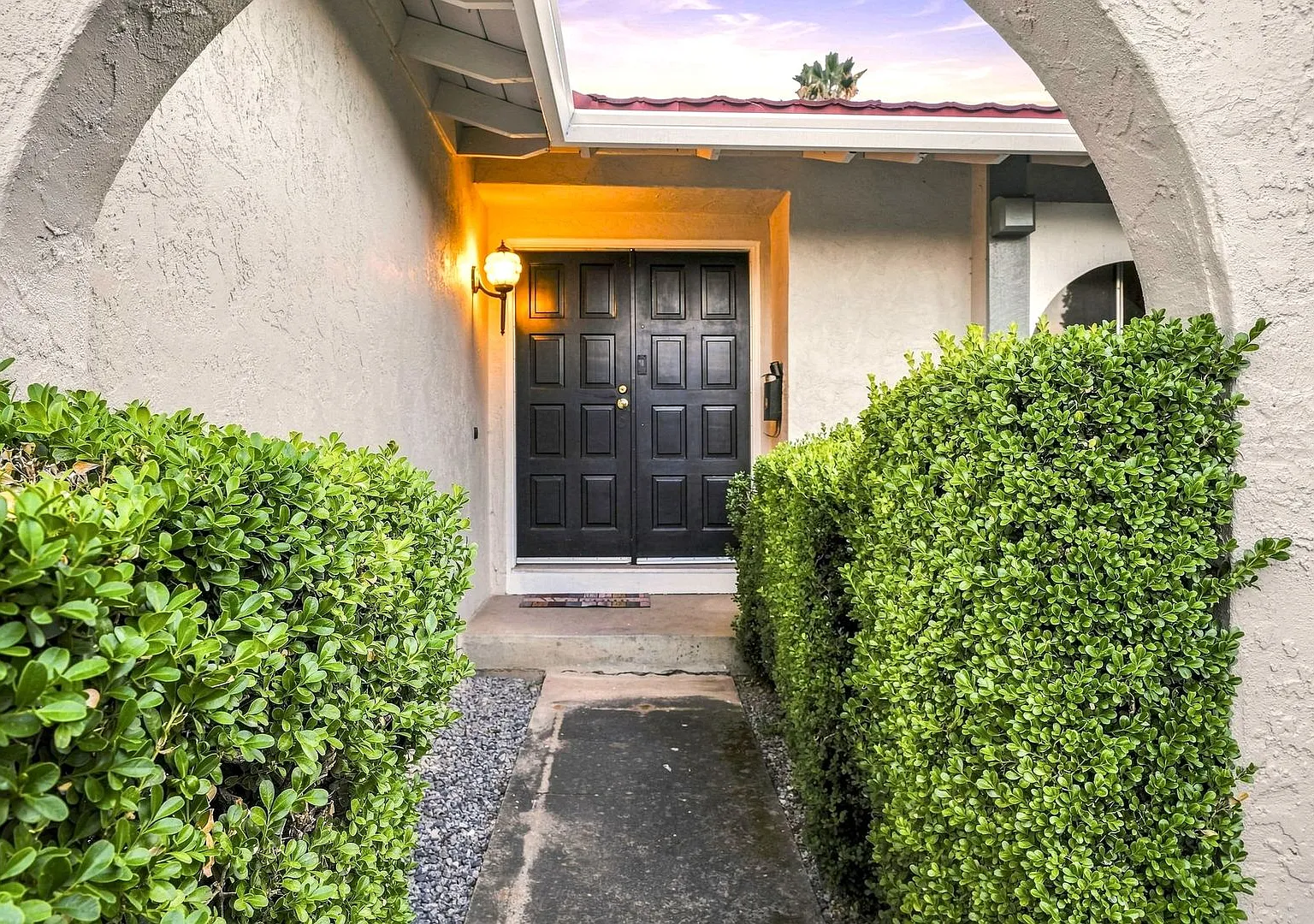 Beautifully Updated 4 Bed 2 Bath Home — Photo 3